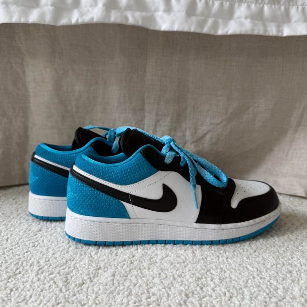 Nike Air Jordan Low in Laser Blue